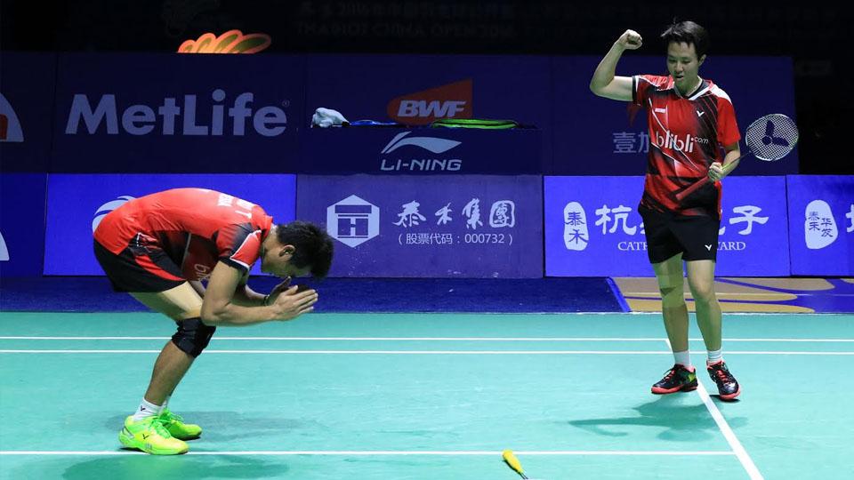 Tontowi Ahmad dan Liliyana Natsir saat berhadapan dengan Zhang Nan/Li Yinhui di partai final China Open Super Series Premier 2016.